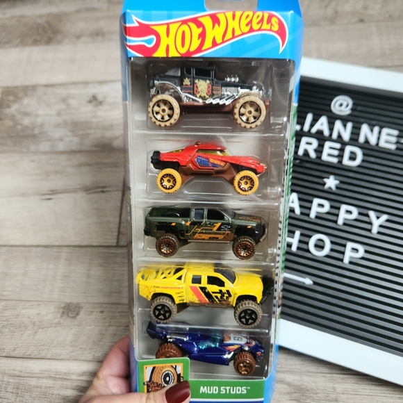 Hot Wheels Mud Studs 5 Pack - Picture 3 of 5